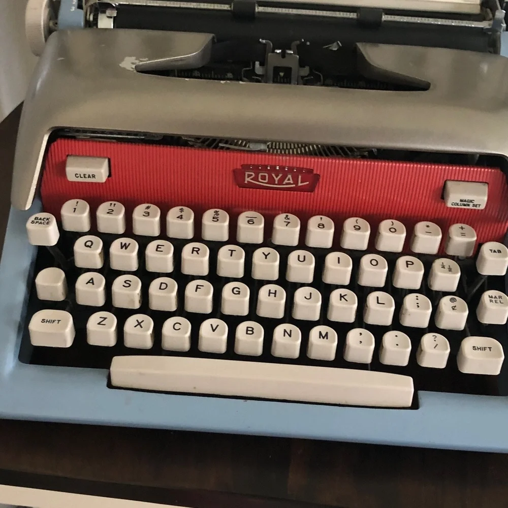 1961 Royal Typewriter Futura 800